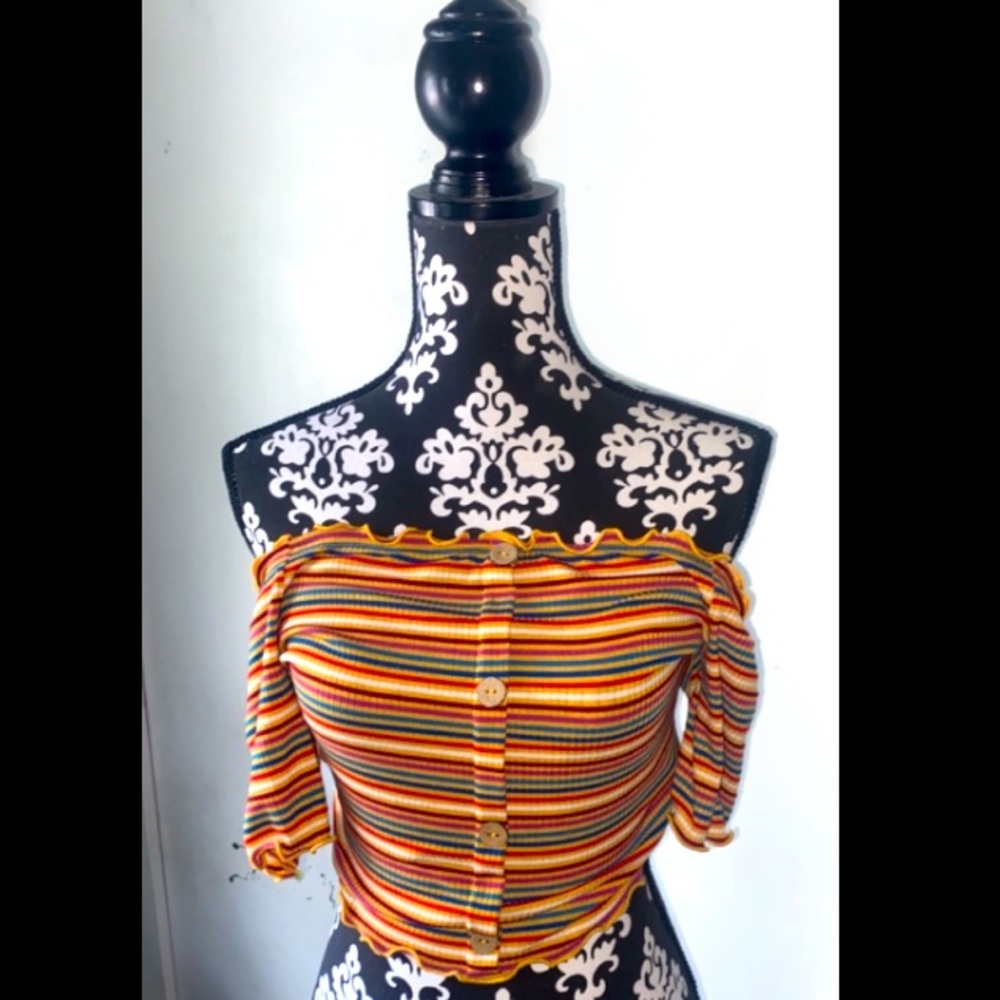 Cropped off-the-shoulder striped top.